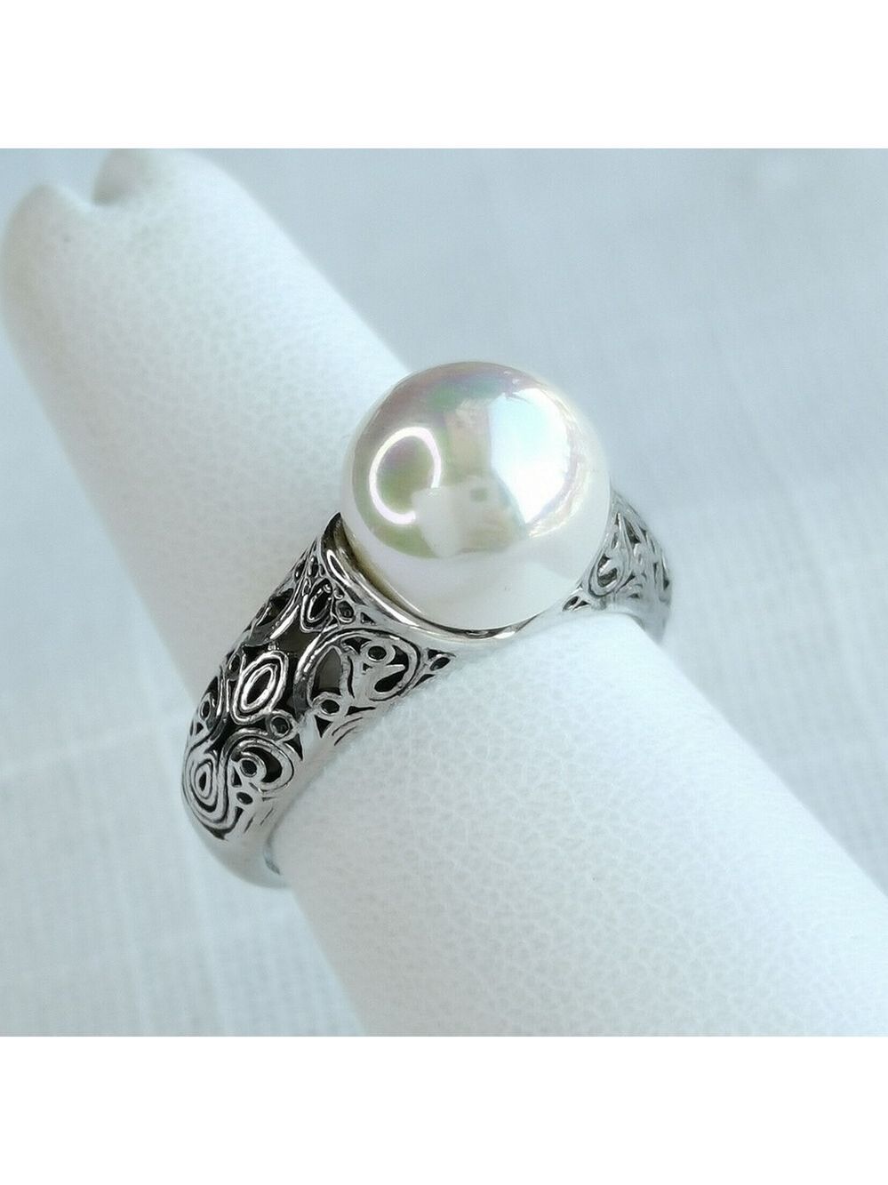 White Shell Pearl filigree cocktail ring size 8 🆕